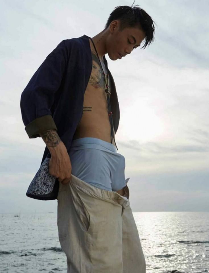 หนุ่มหล่อขึ้นปก 406.5
