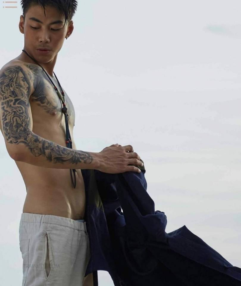 หนุ่มหล่อขึ้นปก 406.5
