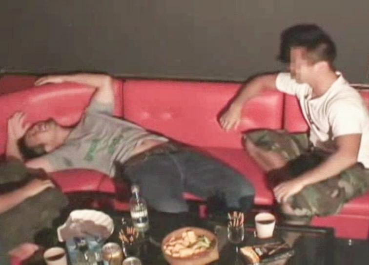 ตำนาน ของ ผู้ชายกับเสียงร้องด้วยความเจ็บปวดและโซฟาสีแดง(ใครไม่เคยดูก้อคือยังไม่ดู)