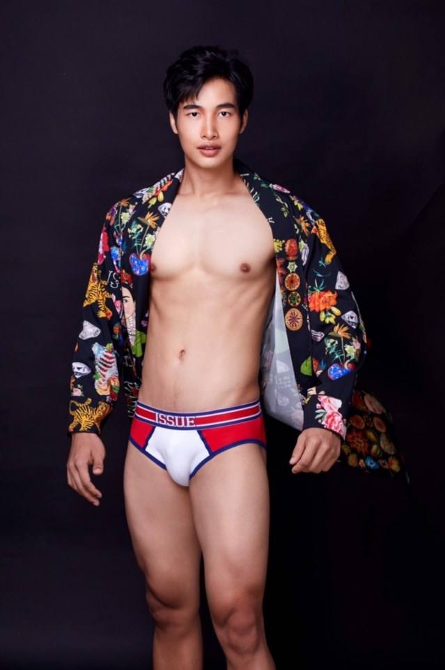 ถอดโชว์เรือนร่าง 2571