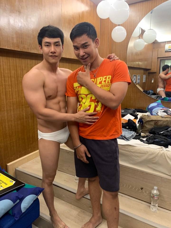ถอดโชว์เรือนร่าง 2571