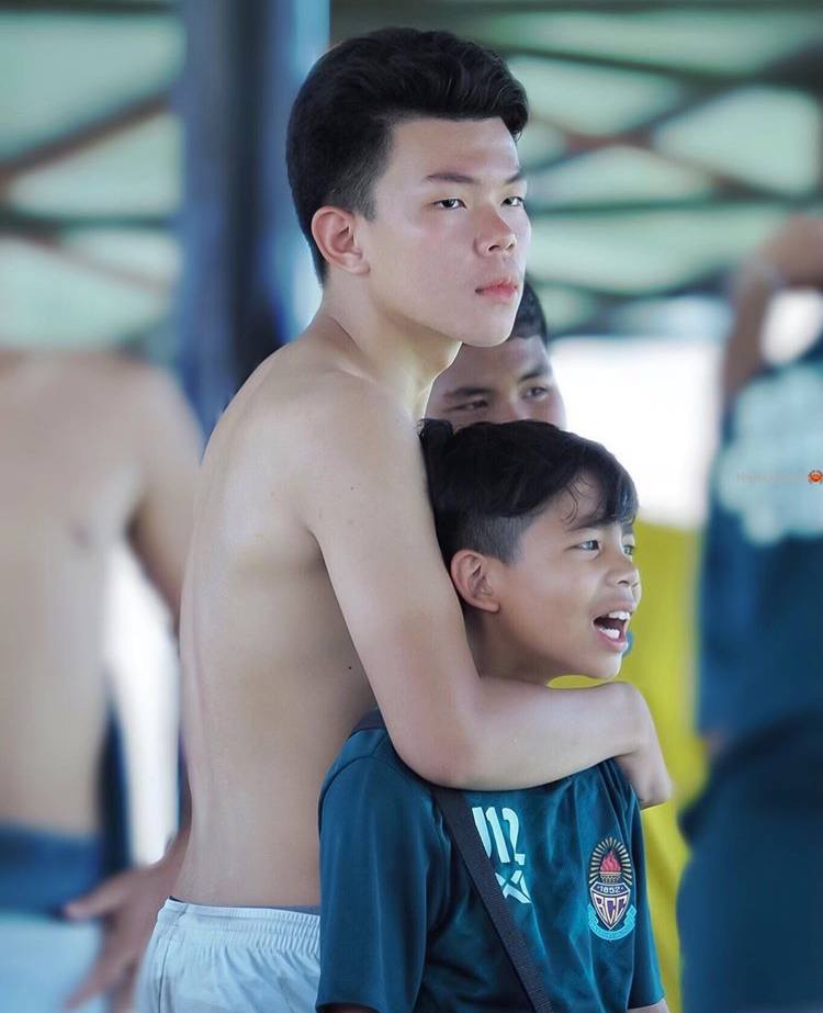 ถอดโชว์เรือนร่าง 2572