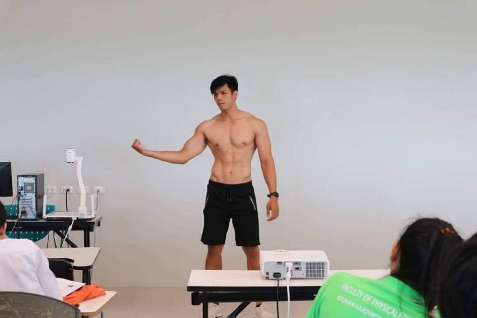 เป็นสื่อการสอนที่น่าสัมผัสอย่างยิ่ง