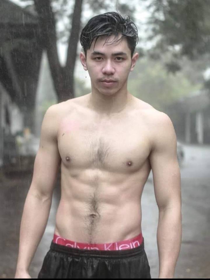 หนุ่มหล่อแสดงโขน