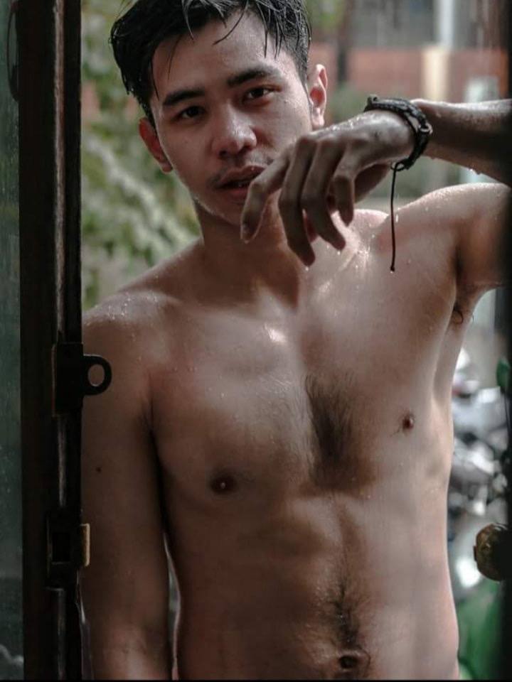 หนุ่มหล่อแสดงโขน