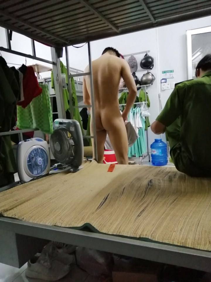 ดีต่อใจ#950แอบถ่ายเพื่อน..ในหอพัก