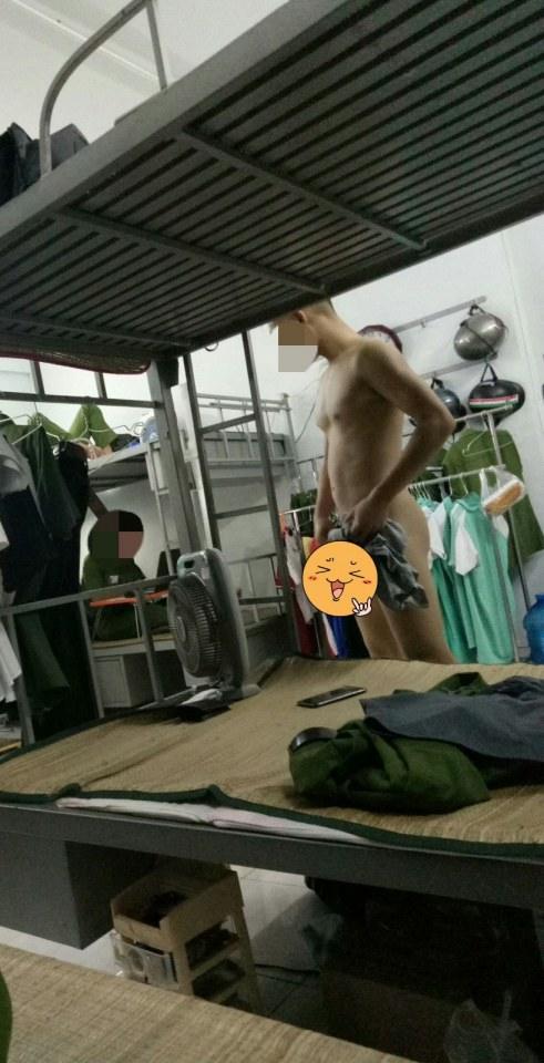 ดีต่อใจ#950แอบถ่ายเพื่อน..ในหอพัก