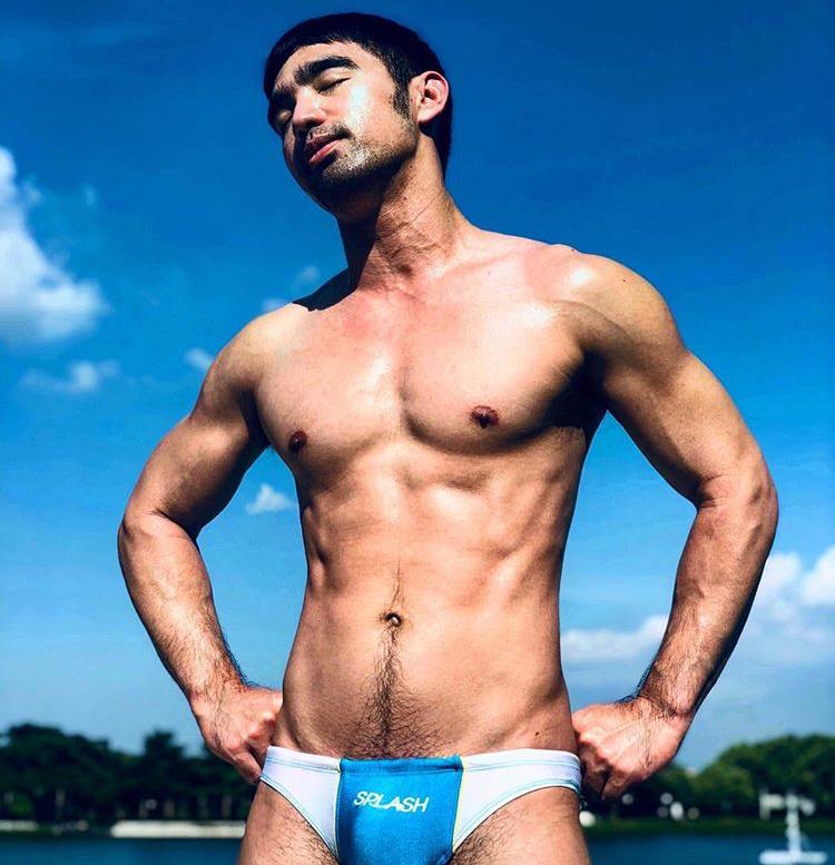 ถอดโชว์เรือนร่าง 2573