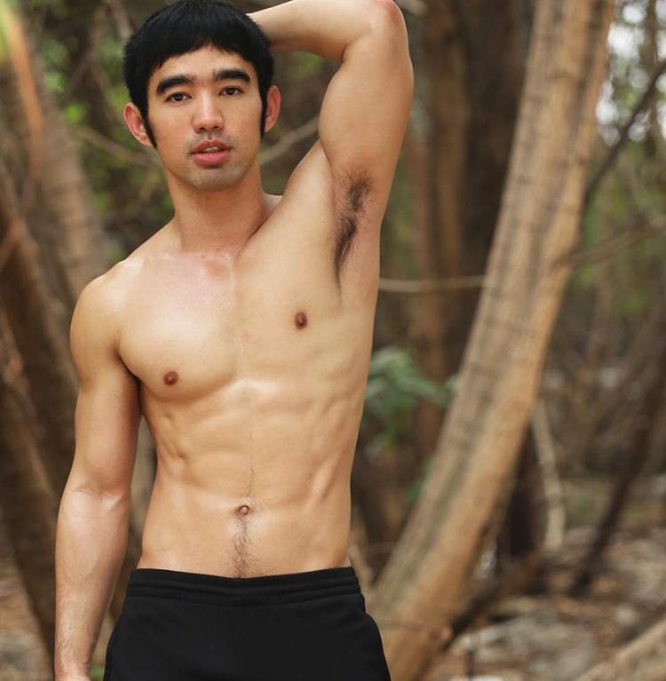 ถอดโชว์เรือนร่าง 2573
