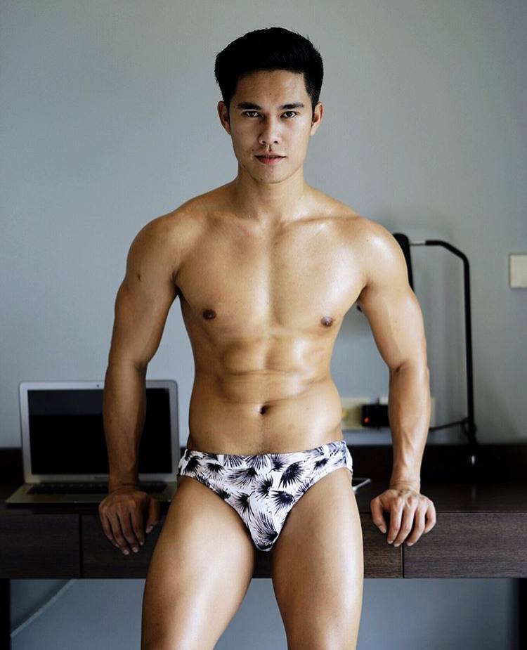 ถอดโชว์เรือนร่าง 2573