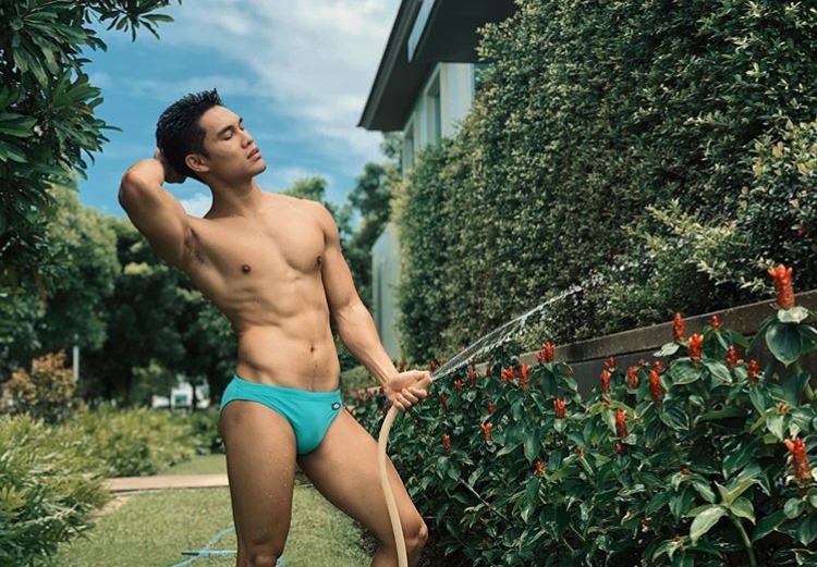 ถอดโชว์เรือนร่าง 2573