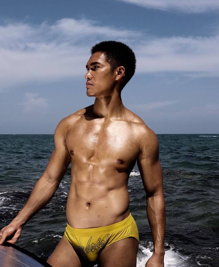 ถอดโชว์เรือนร่าง 2573