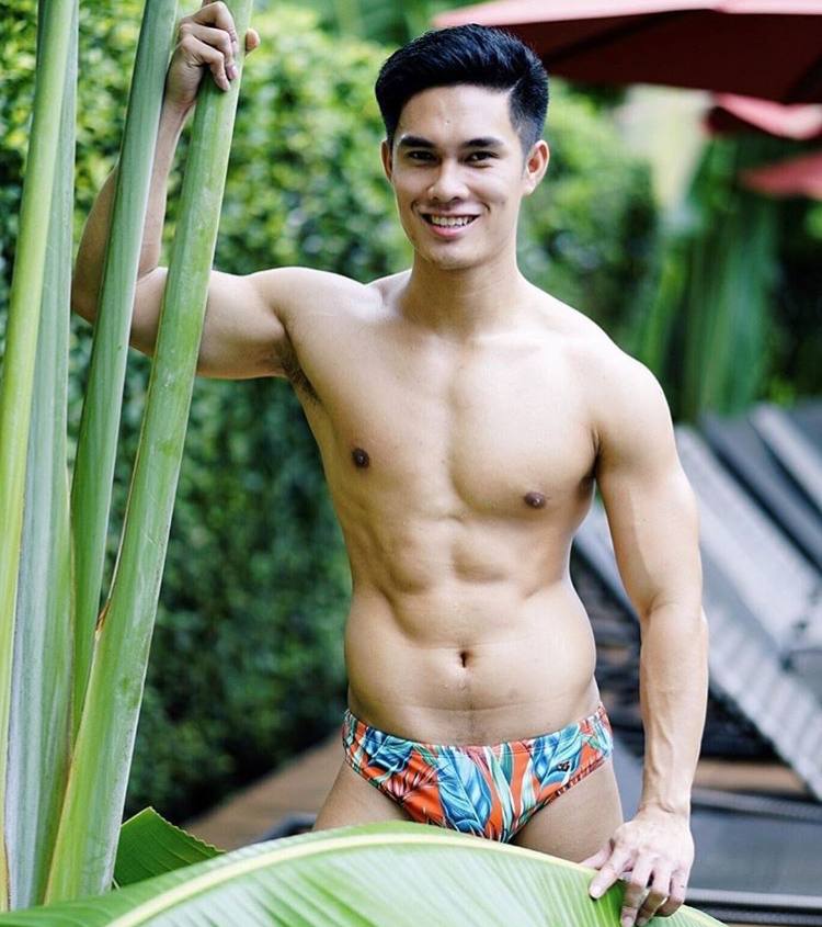 ถอดโชว์เรือนร่าง 2573