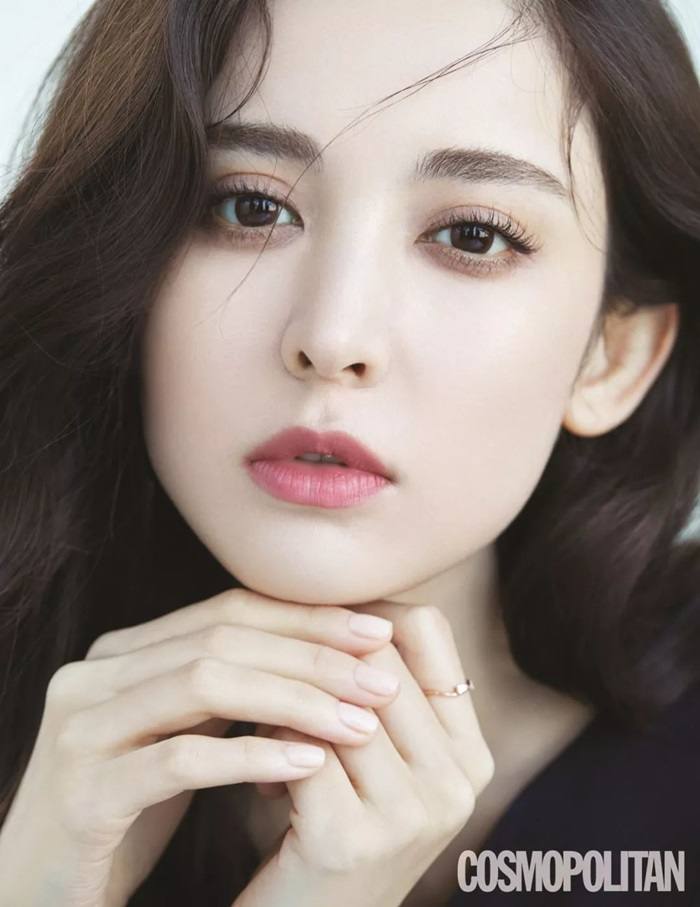 Guli Nazha @ Cosmopolitan Korea November 2019