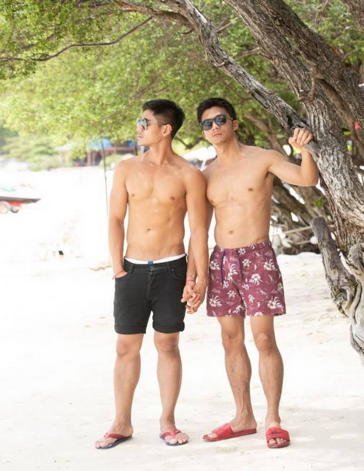 หนุ่มหล่อขึ้นปก 448.3