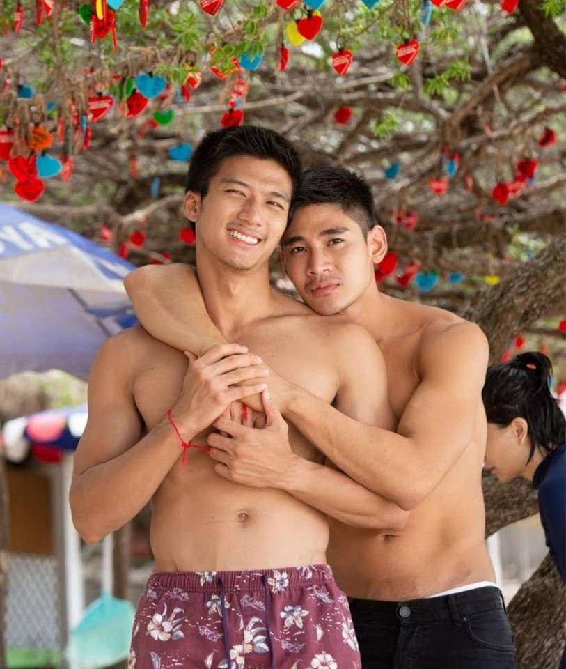 หนุ่มหล่อขึ้นปก 448.3