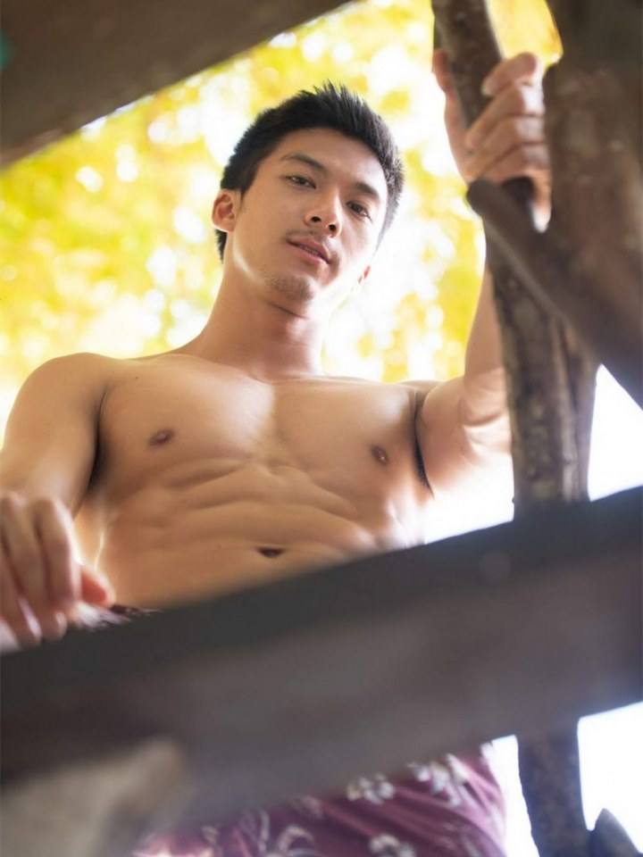 หนุ่มหล่อขึ้นปก 448.3