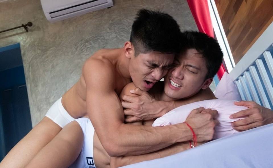 หนุ่มหล่อขึ้นปก 448.3