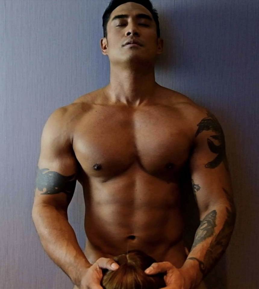 หนุ่มหล่อขึ้นปก 453.1