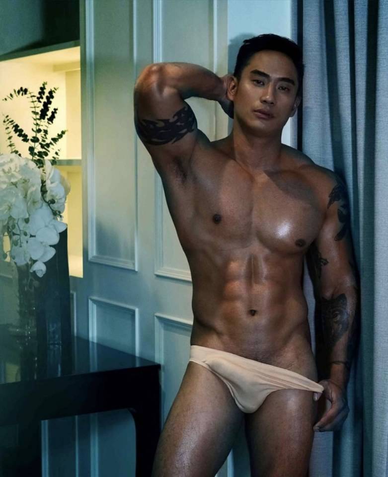 หนุ่มหล่อขึ้นปก 453.1