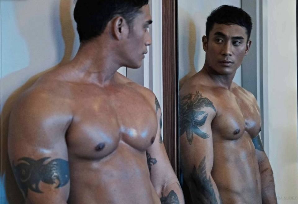 หนุ่มหล่อขึ้นปก 453.1
