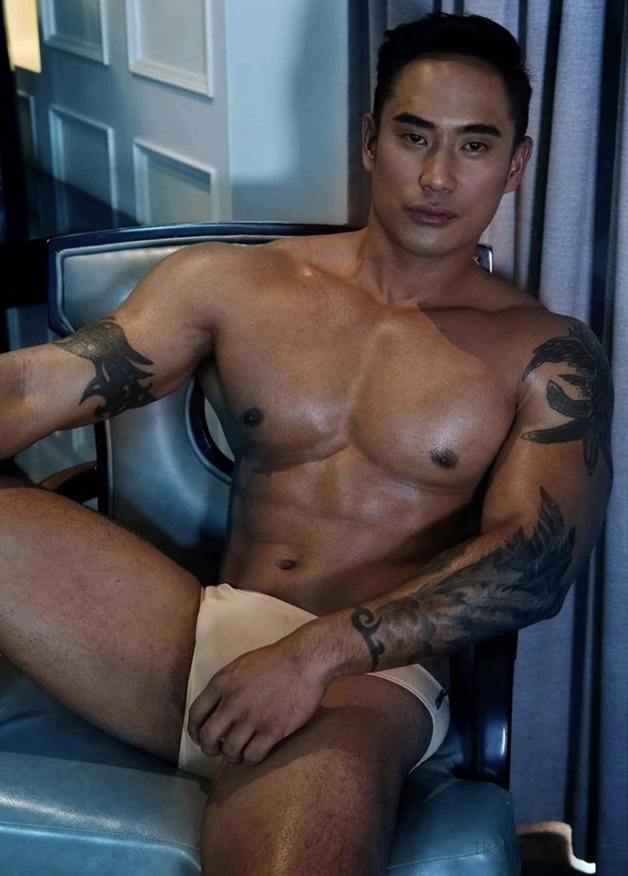 หนุ่มหล่อขึ้นปก 453.1