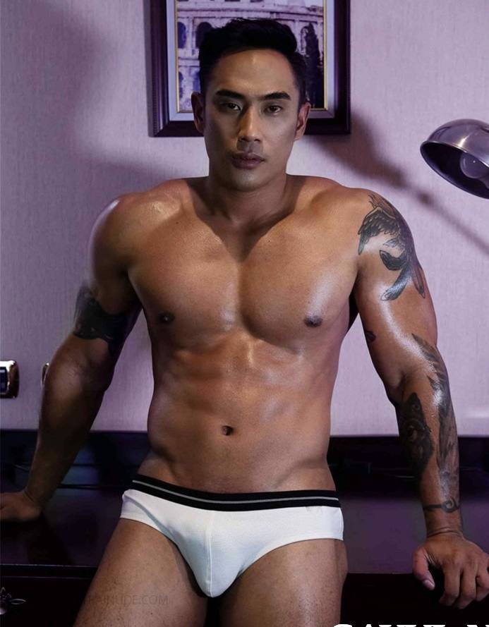หนุ่มหล่อขึ้นปก 453.1