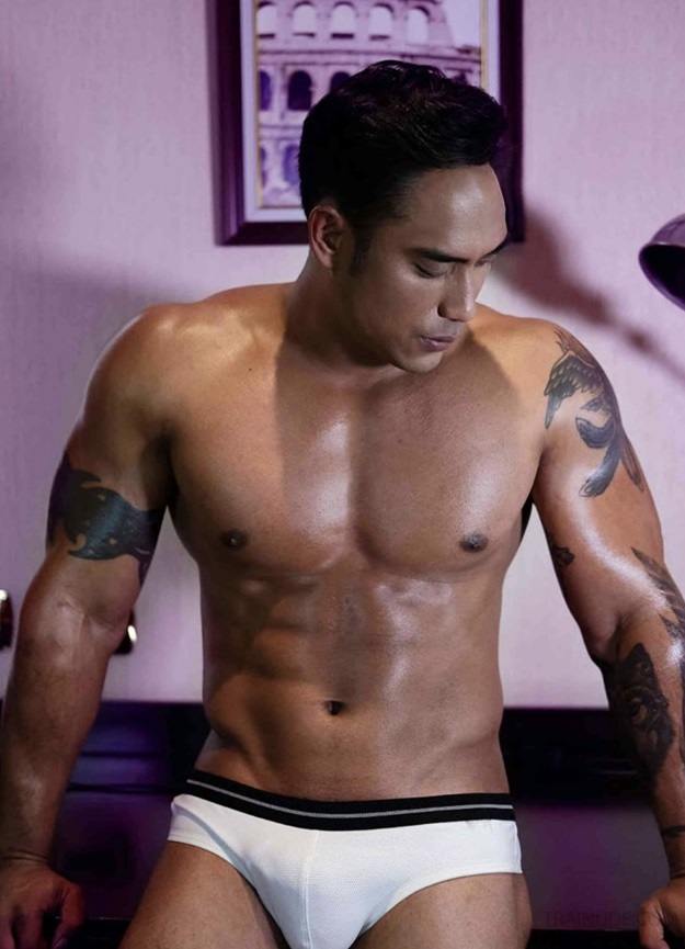หนุ่มหล่อขึ้นปก 453.1