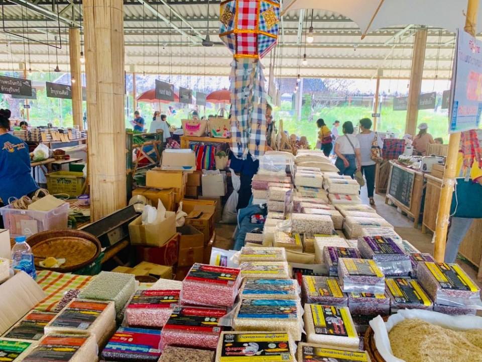เที่ยวตลาดสุขใจ สุขใจจริงๆ เจ้าค่ะ