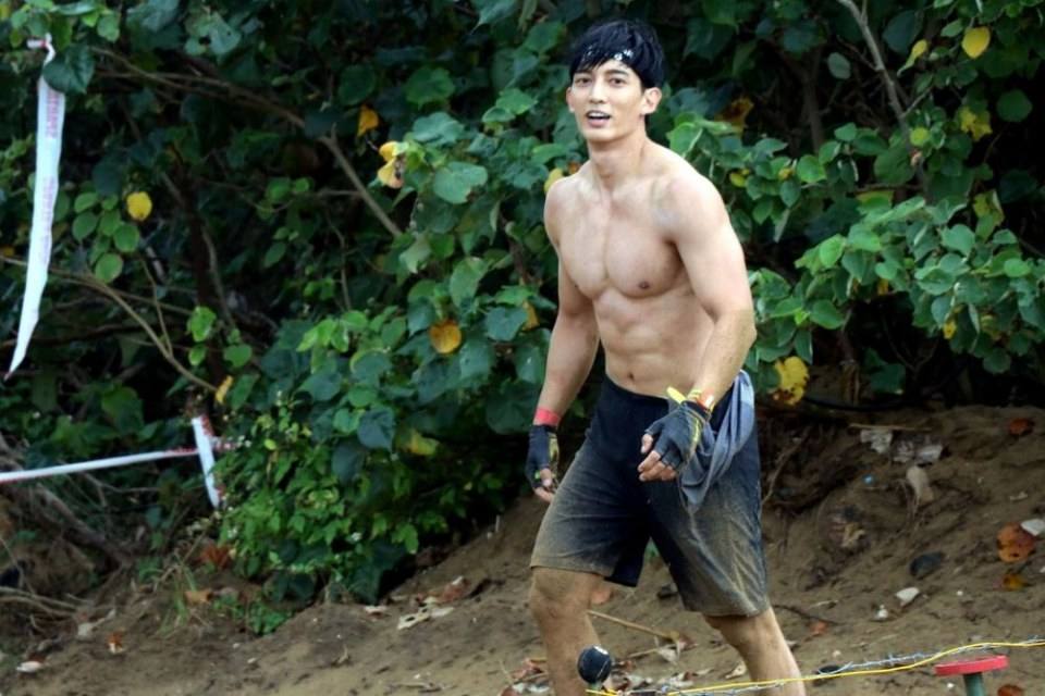 แอบดูนักกีฬาหนุ่ม