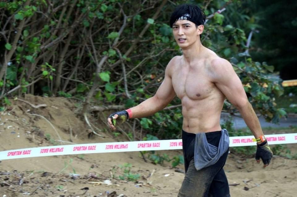 แอบดูนักกีฬาหนุ่ม