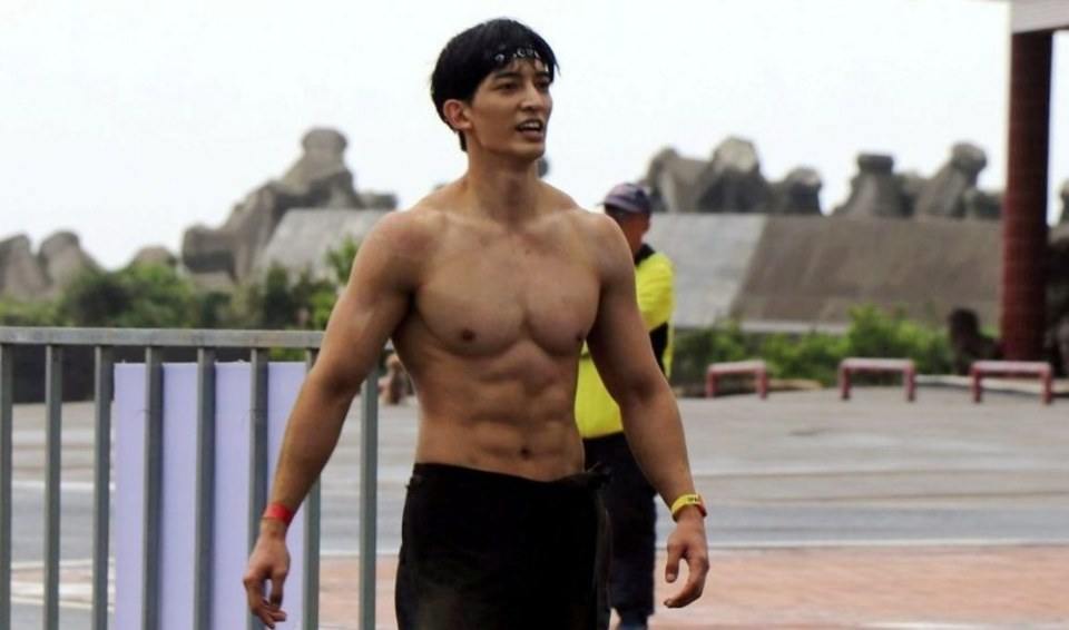 แอบดูนักกีฬาหนุ่ม