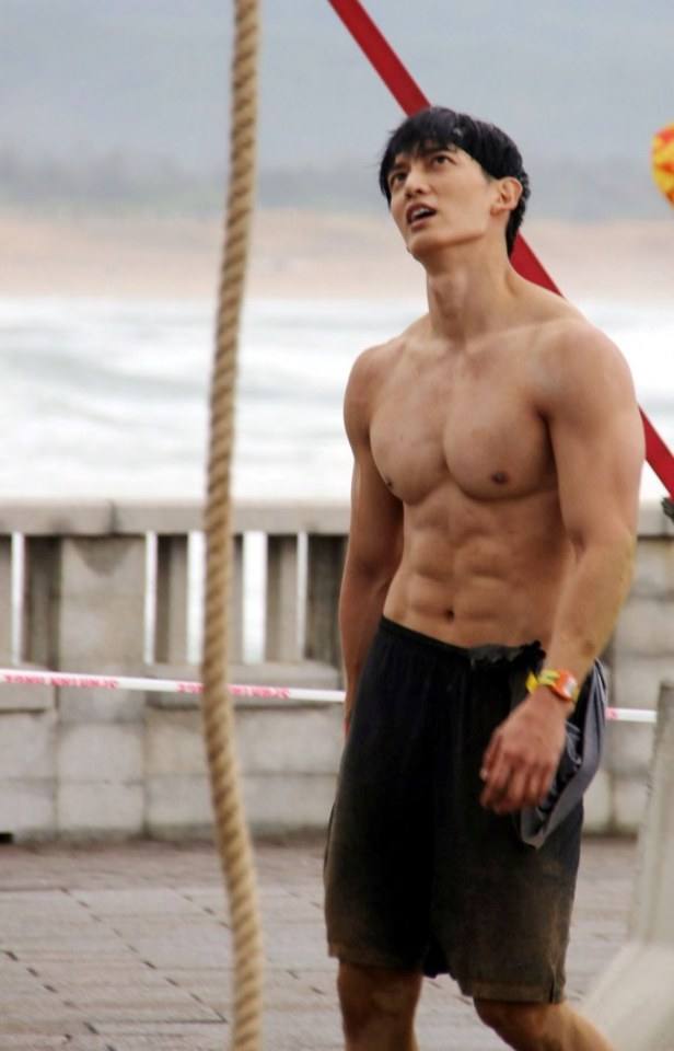 แอบดูนักกีฬาหนุ่ม