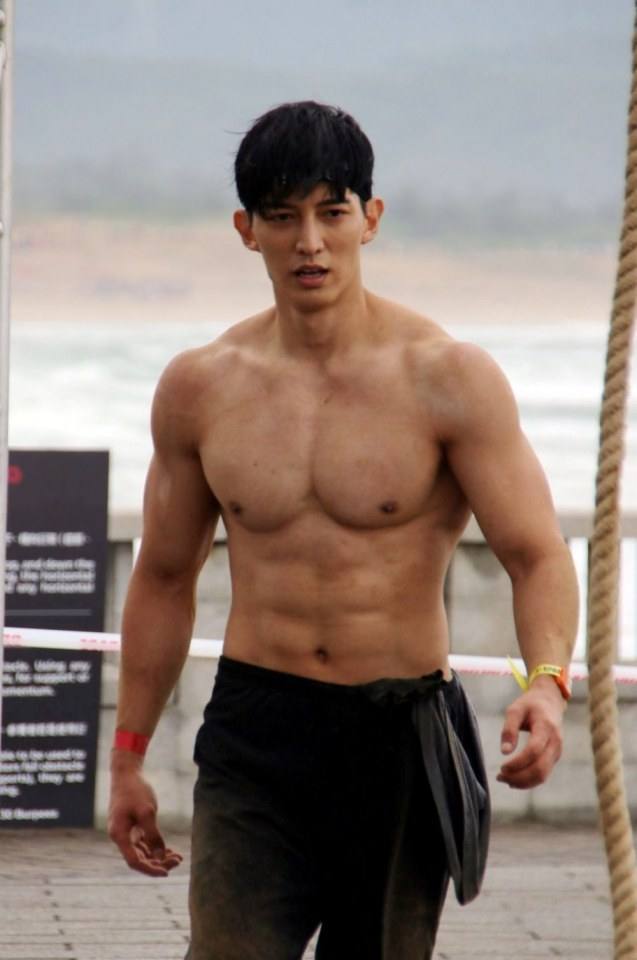 แอบดูนักกีฬาหนุ่ม