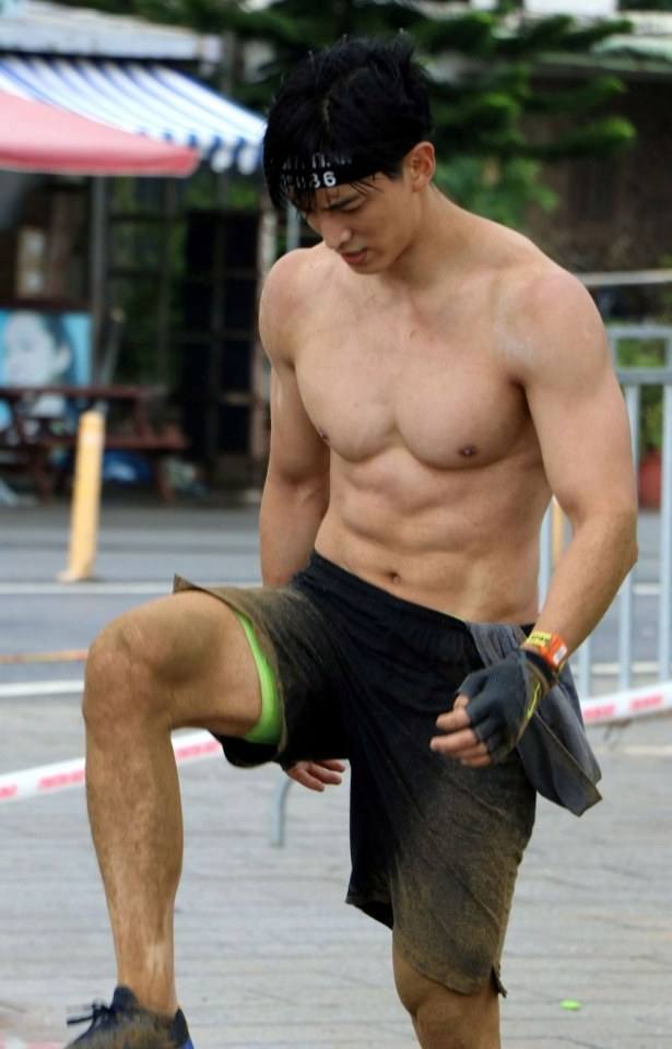 แอบดูนักกีฬาหนุ่ม