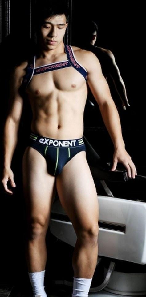 หนุ่มหล่อขึ้นปก 457.1