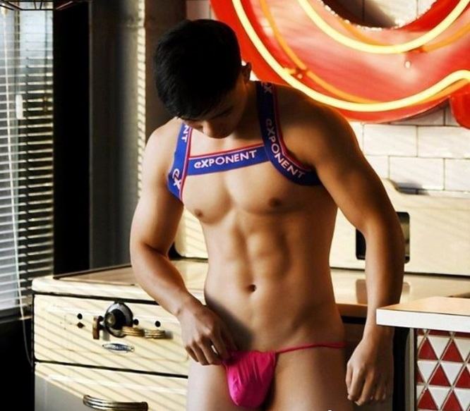 หนุ่มหล่อขึ้นปก 457.1