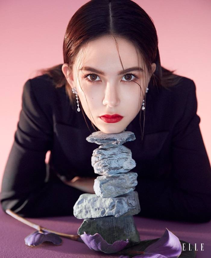 Hannah Quinlivan @ ELLE Singapore December 2019