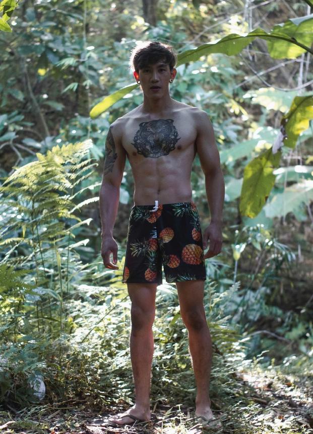สำเนียงส่อภาษากิริยาส่งสกุล๛ความพยายามอยู่ที่ใดความสำเร็จก็จักอยู่นั่นแล๛ดีชั่วอยู่ที่ตัวทำสูงต่ำอยู่ที่ลูกเต๋า เอ้ย! ทำตัว ( โอมมณีปัทเมหุม ) : 70