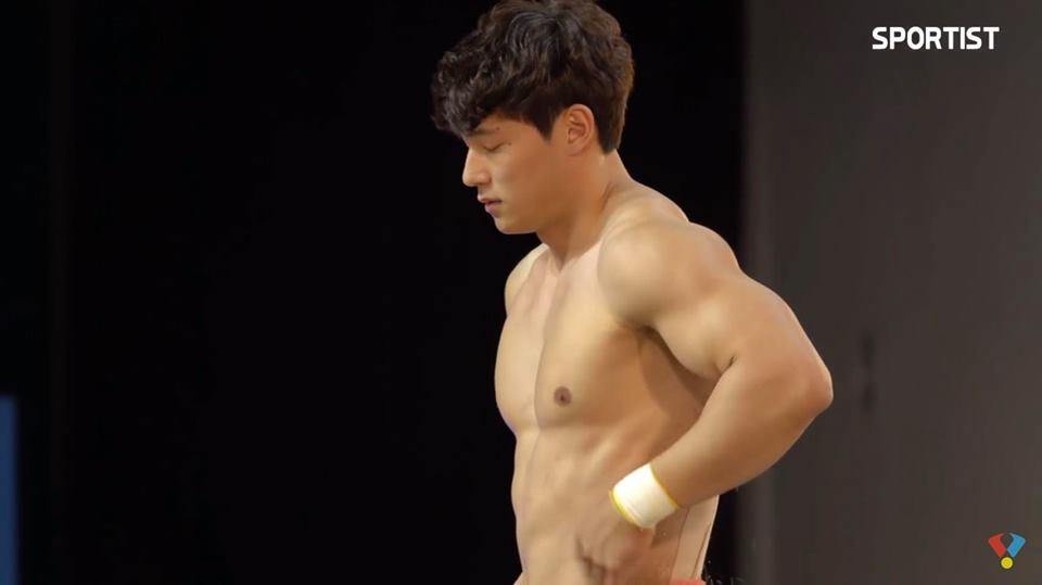 นักกีฬาเซ็กซี่ ๕๔