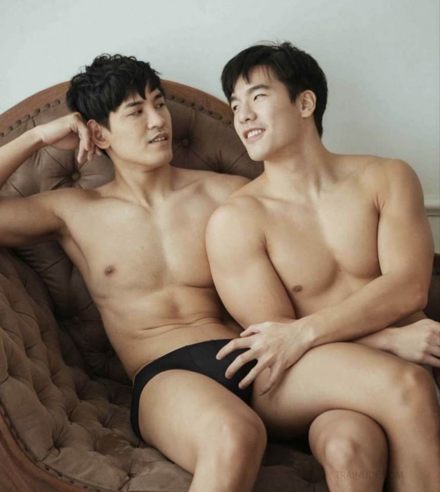 หนุ่มหล่อขึ้นปก 477.1