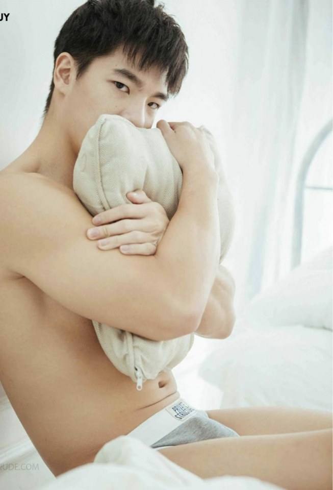 หนุ่มหล่อขึ้นปก 477.1