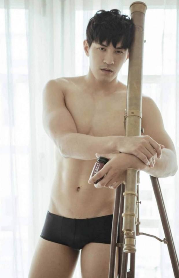 หนุ่มหล่อขึ้นปก 477.1