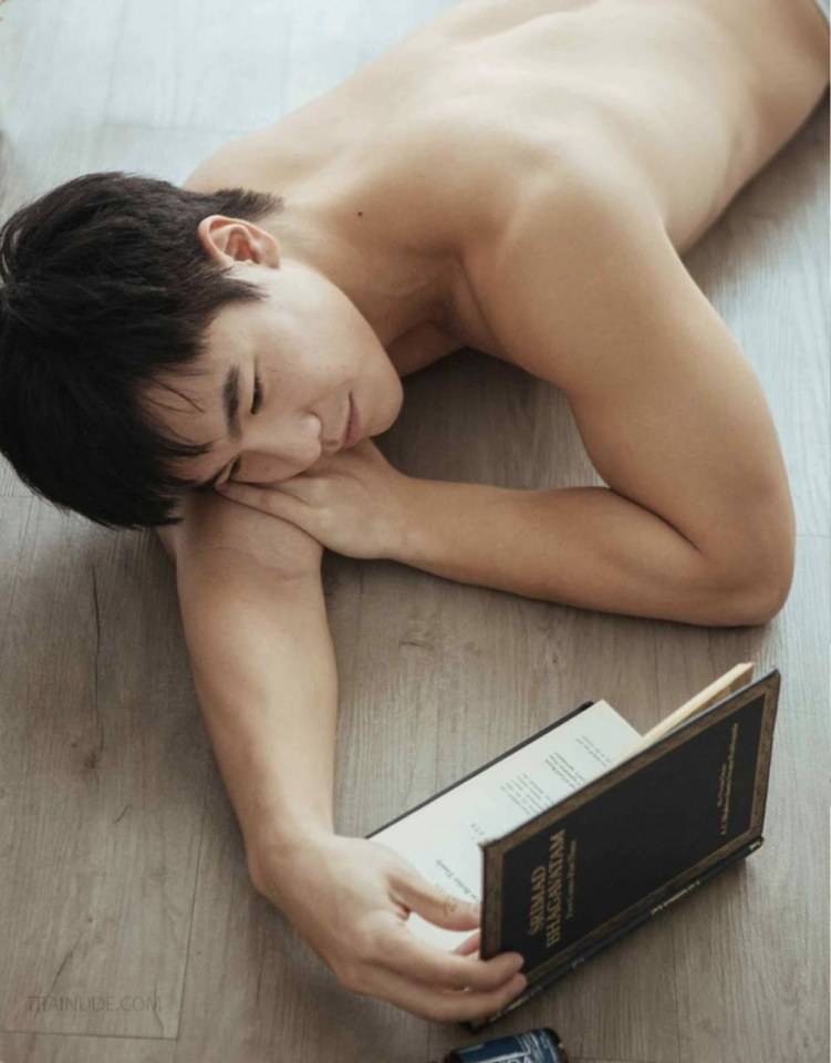 หนุ่มหล่อขึ้นปก 477.1