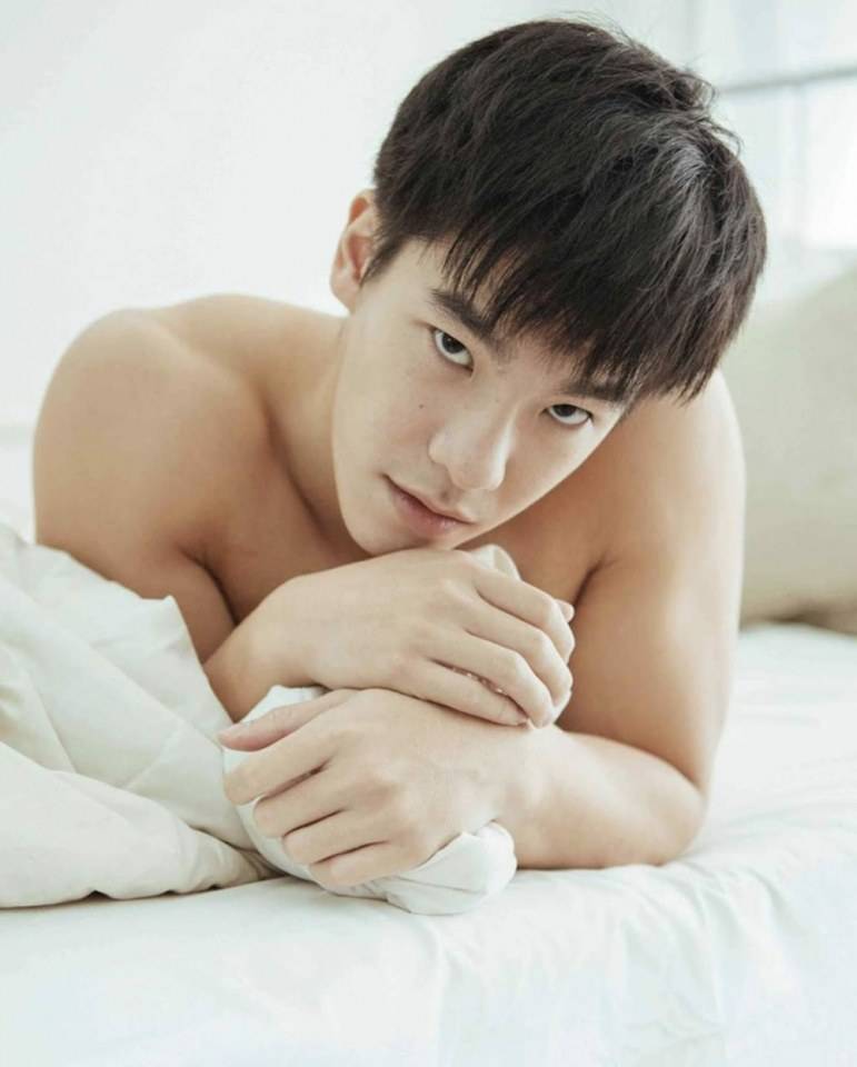 หนุ่มหล่อขึ้นปก 477.1