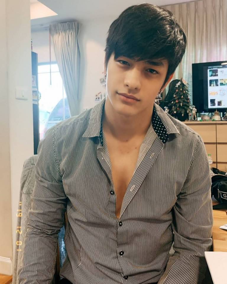 "Luke Plowden" เขาหล่อ เขาหล่อมาก