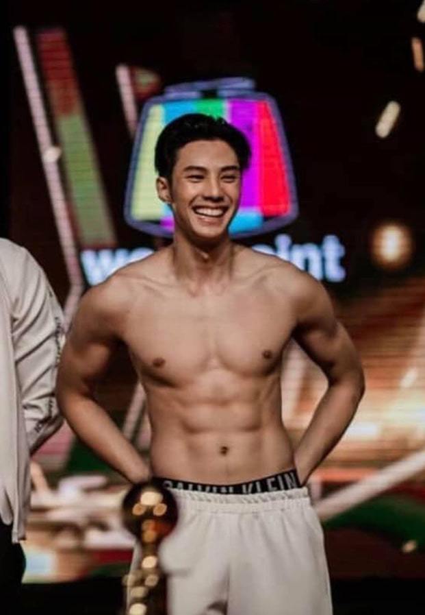 เปิดประวัติ แบงค์ ธิติ นักแสดงหุ่นแซ่บไม่พึ่งแอพฯ มาแรงจนฉุดไม่อยู่