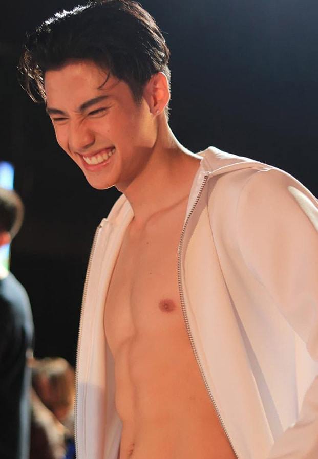 เปิดประวัติ แบงค์ ธิติ นักแสดงหุ่นแซ่บไม่พึ่งแอพฯ มาแรงจนฉุดไม่อยู่