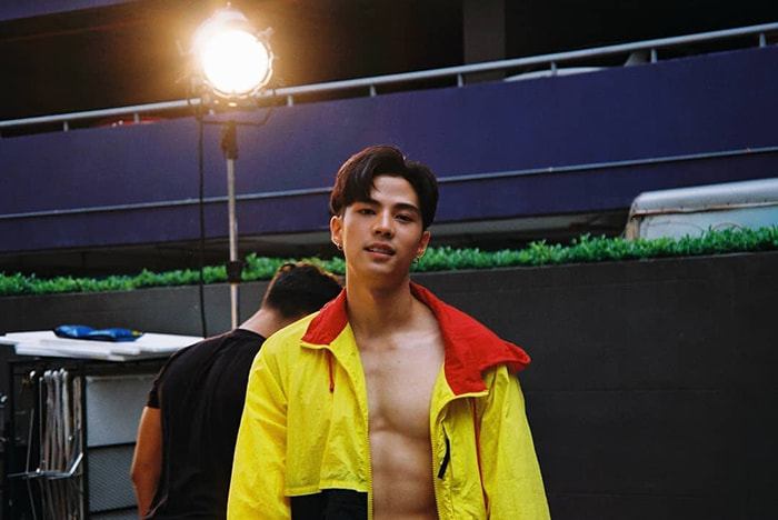 เปิดประวัติ แบงค์ ธิติ นักแสดงหุ่นแซ่บไม่พึ่งแอพฯ มาแรงจนฉุดไม่อยู่