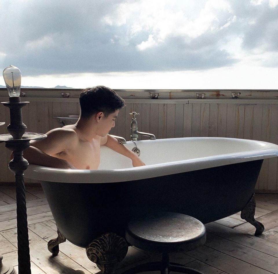 ถอดโชว์เรือนร่าง 2575